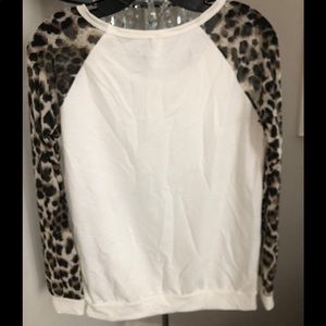 BEAUTIFUL BRAND NEW & NEVER WORN LONG SLEEVE TOP💕